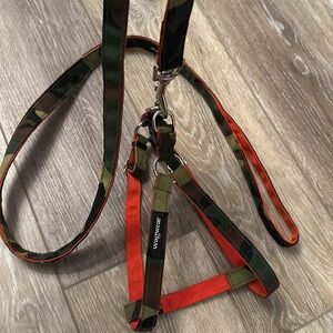 🐕‍🦺 Wag Wear Camouflage Harness& leashes for small to medium dog new condition.